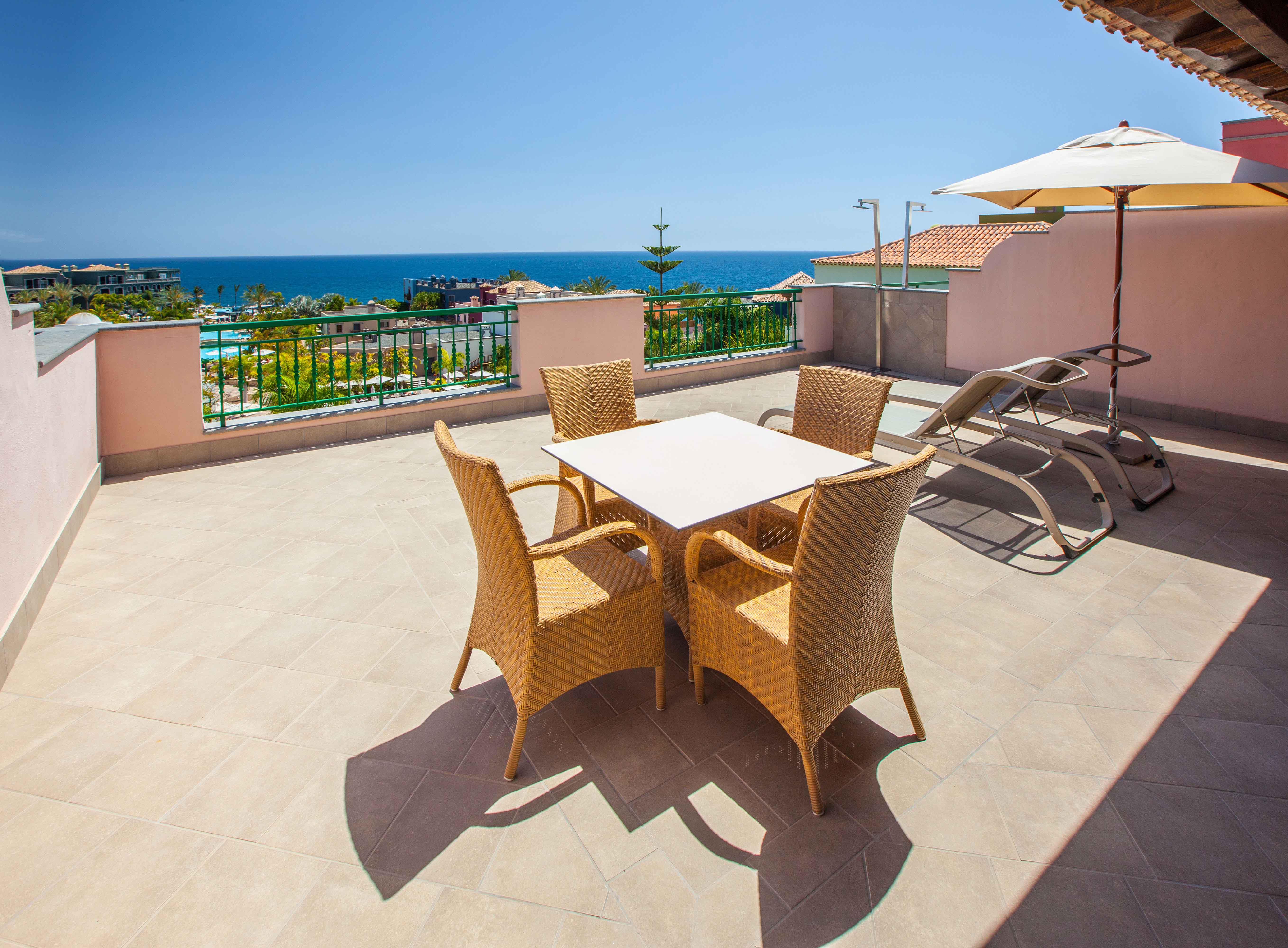 terrasse doppelzimmer deluxe blick lopesan villa del conde