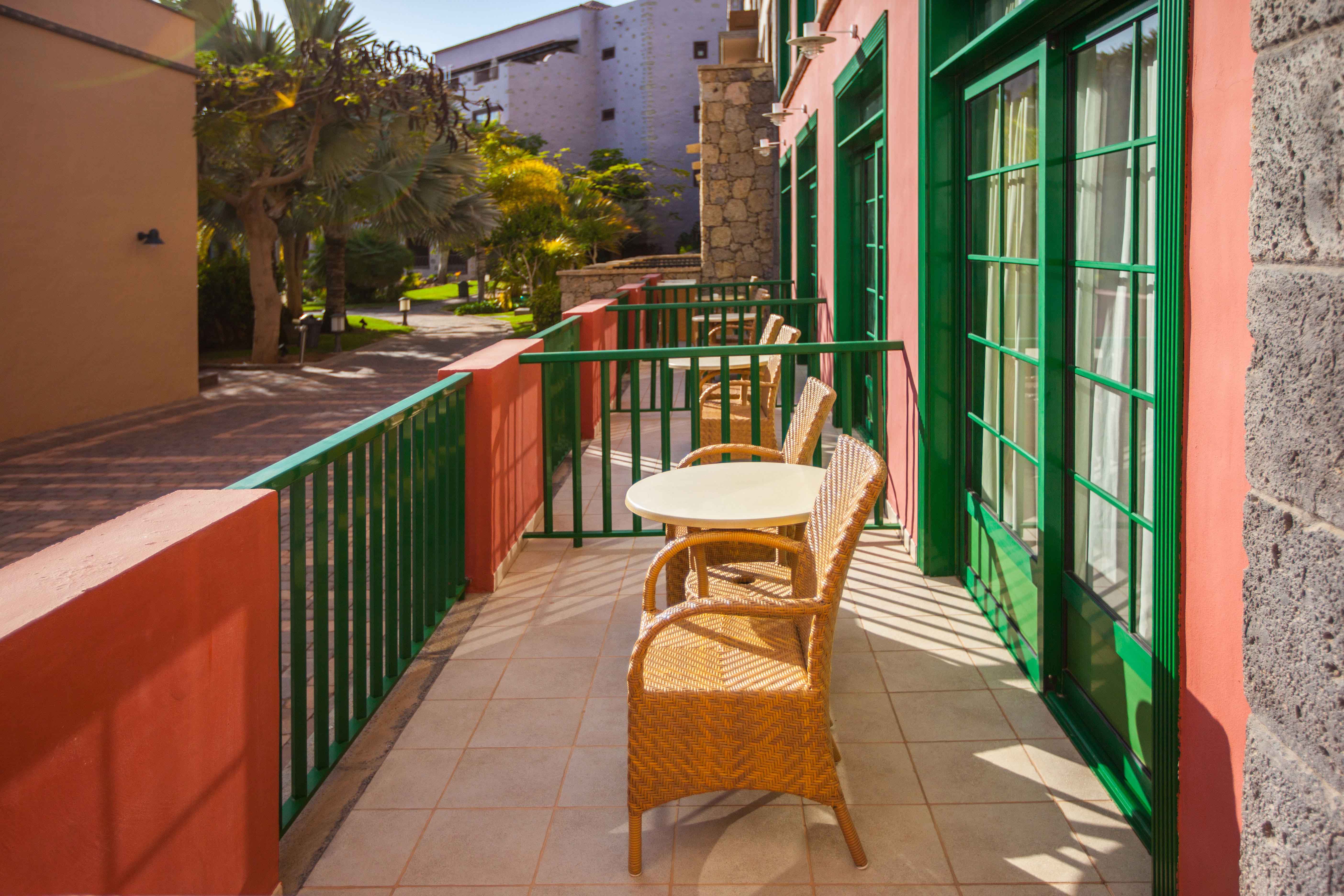 terraza habitación doble estándar economy resort lopesan villa del conde