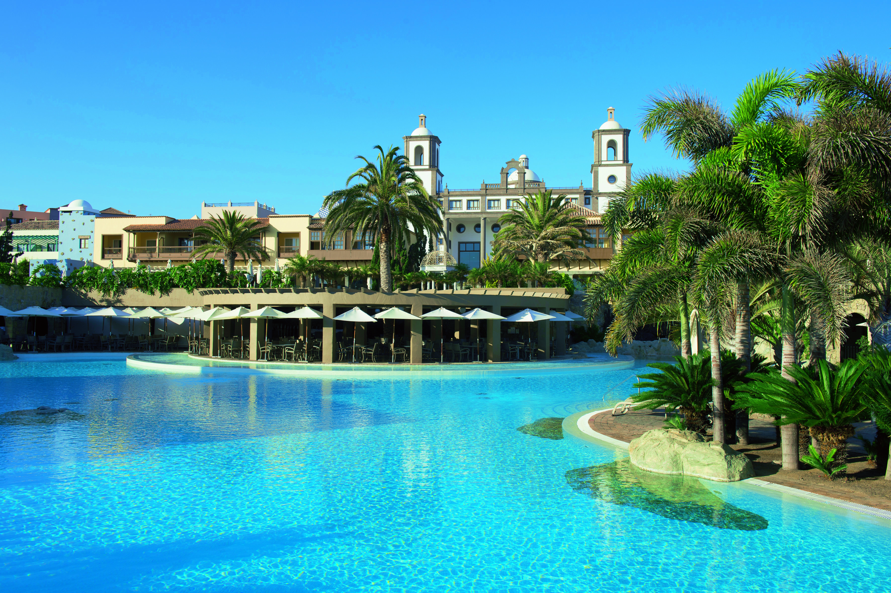 imágenes y fotos exterior zona piscina lopesan villa del conde resort & thalasso