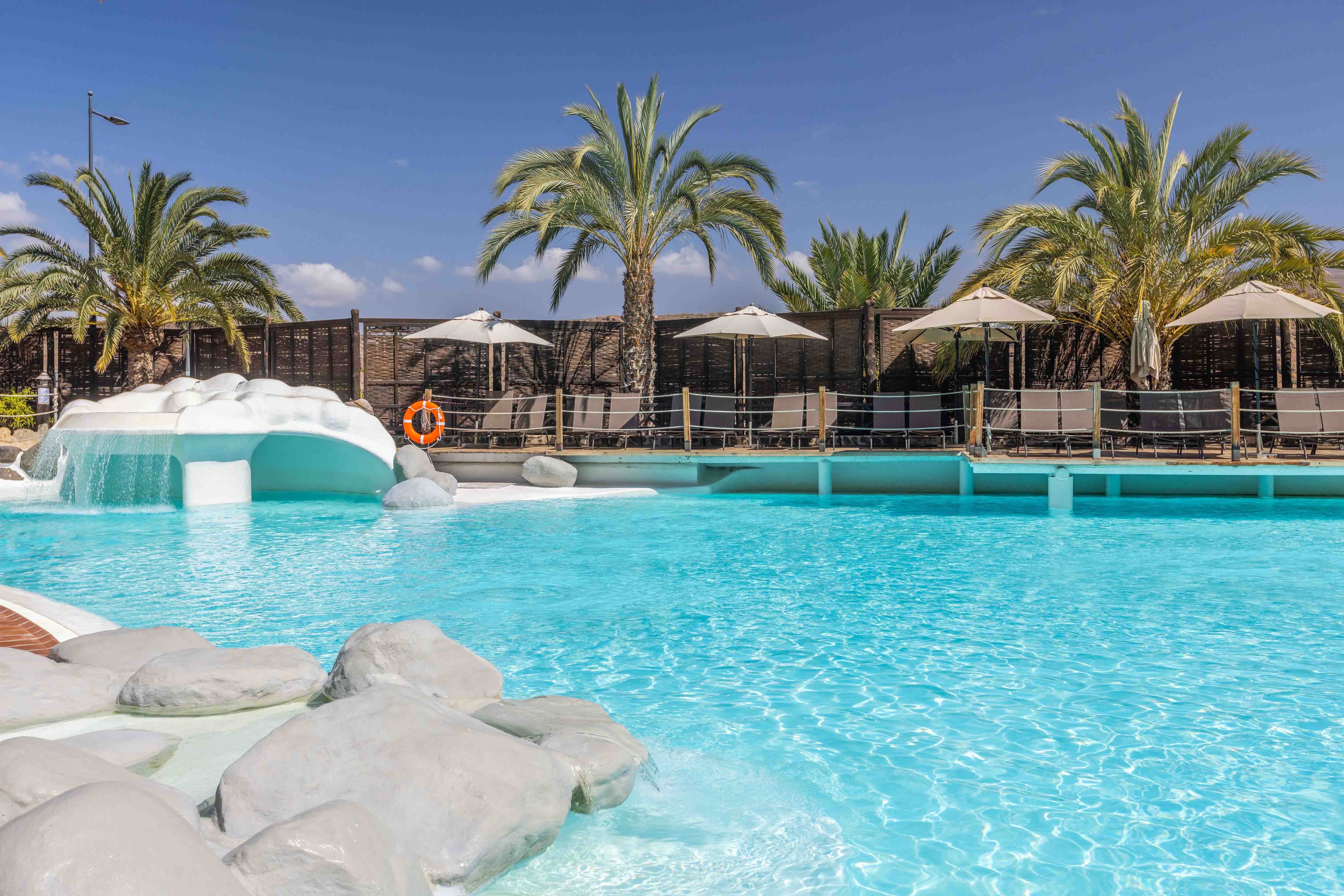 sonnenliegen pools abora continental by lopesan hotels