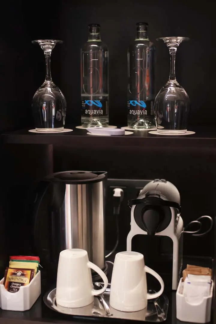 Nespresso y hervidor de agua - Corallium Seafront Adults Only